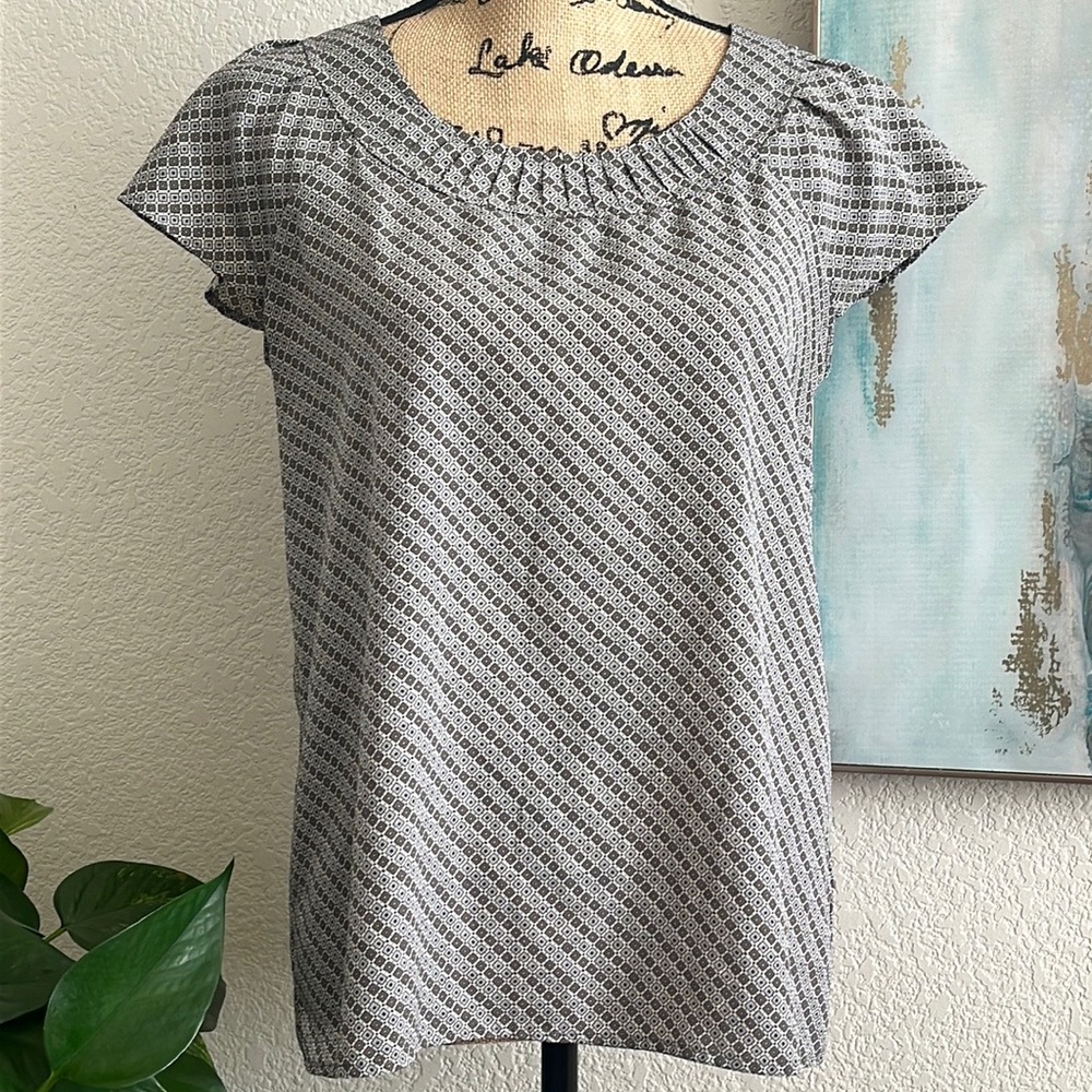 NWOT Banana Republic 
Excellent conditions
